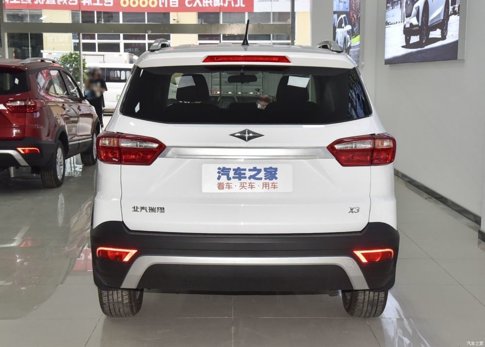Компактный спорт выведенный бензин SUV 1.5L руки заправляет топливом многофункциональный автомобиль 7 мест