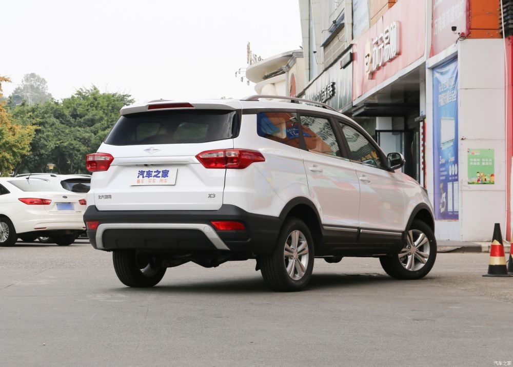 Компактное место SUV Baic Ruixiang X3 космоса 7 бензина SUV корабля 1.5L спорта большое