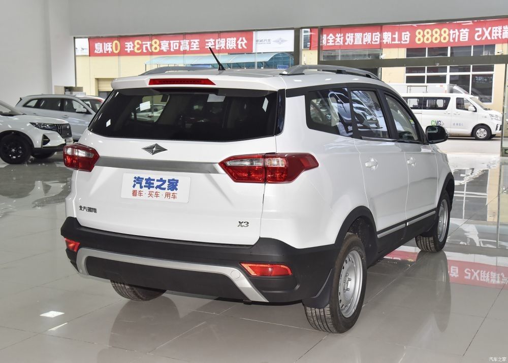 Компактное место SUV Baic Ruixiang X3 космоса 7 бензина SUV корабля 1.5L спорта большое