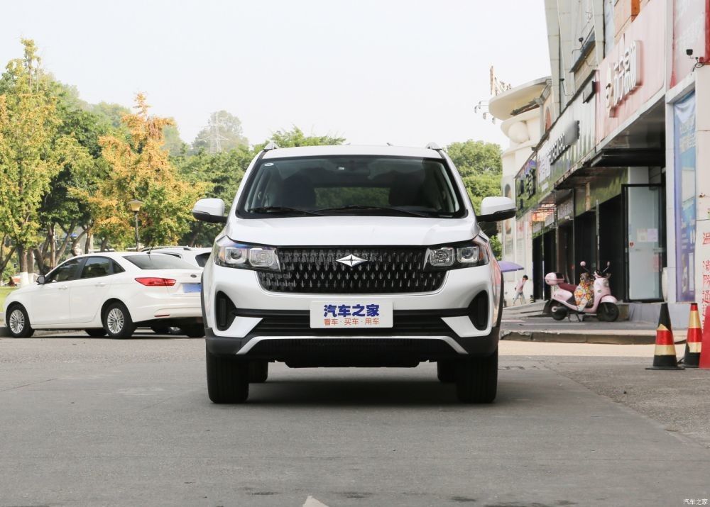 Компактное место SUV Baic Ruixiang X3 космоса 7 бензина SUV корабля 1.5L спорта большое
