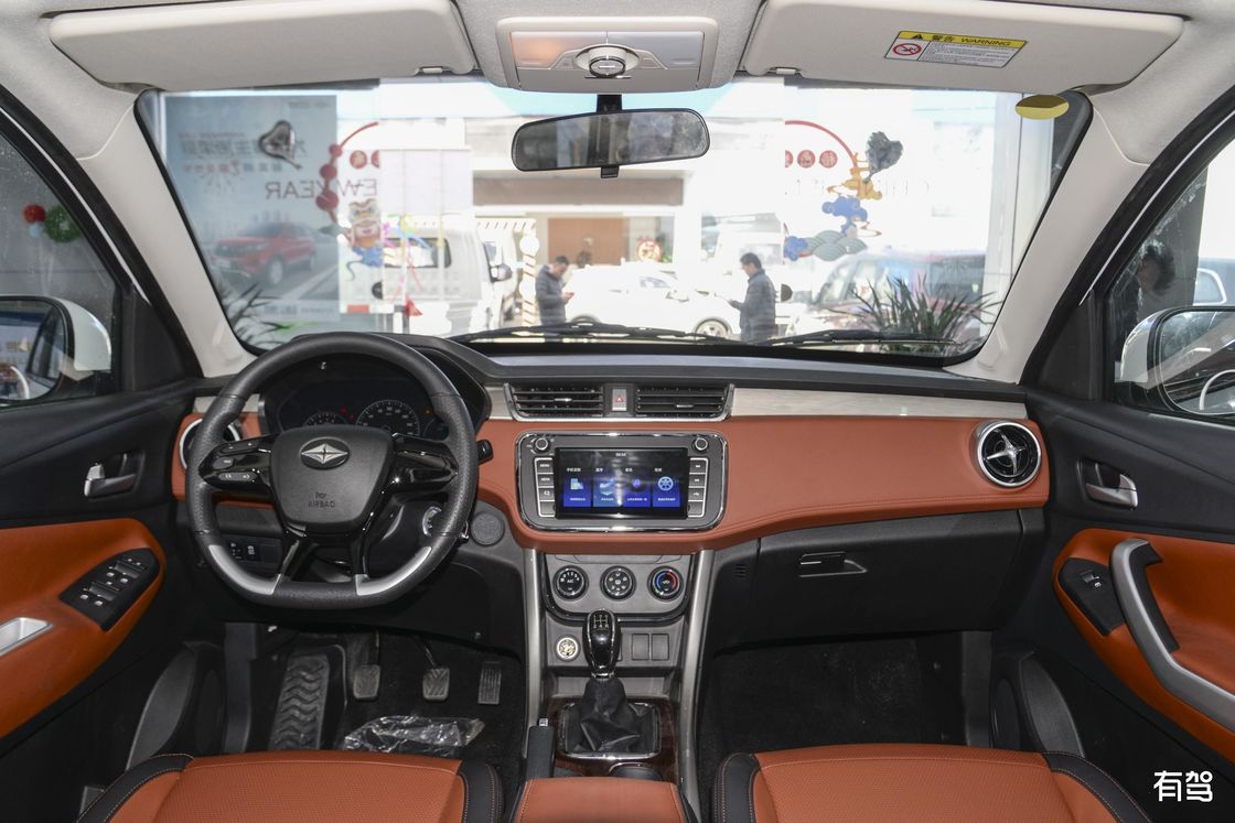 Безопасный и квадратный практически корабль газа от BAIC Ruixiang X3 7 усаживает достаточное грузовое пространство