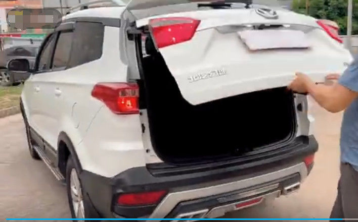 Конфигурация панорамного космоса Baic RUIXIANG 1.5L SUV 5MT инвентаря крыши с окошком большого высокая
