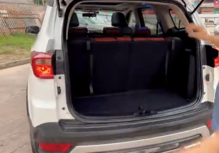 Конфигурация панорамного космоса Baic RUIXIANG 1.5L SUV 5MT инвентаря крыши с окошком большого высокая