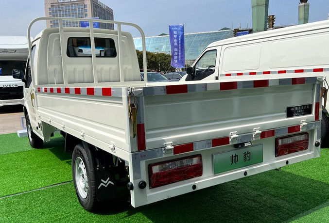 коробка микро- Van 2.6T 2.88m Электрическ Груз Van Одиночн Грести чистая 41,6 KWh