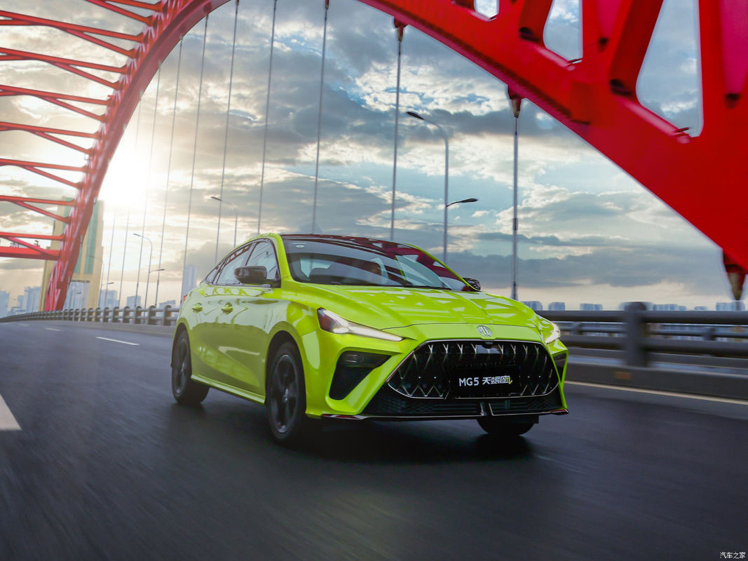 Место SUV автомобиля 5 бензина нефти хэтчбека CVT 1.5L 120horsepower L4 нефти 180DVVT MG5