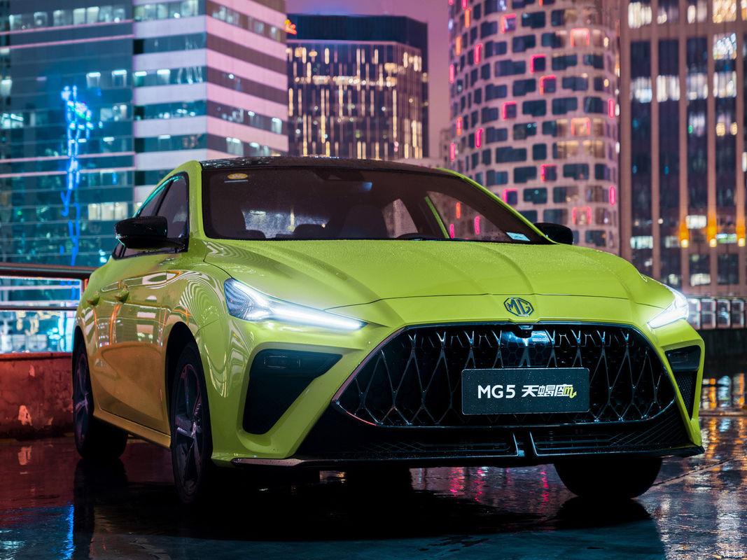 Место SUV автомобиля 5 бензина нефти хэтчбека CVT 1.5L 120horsepower L4 нефти 180DVVT MG5
