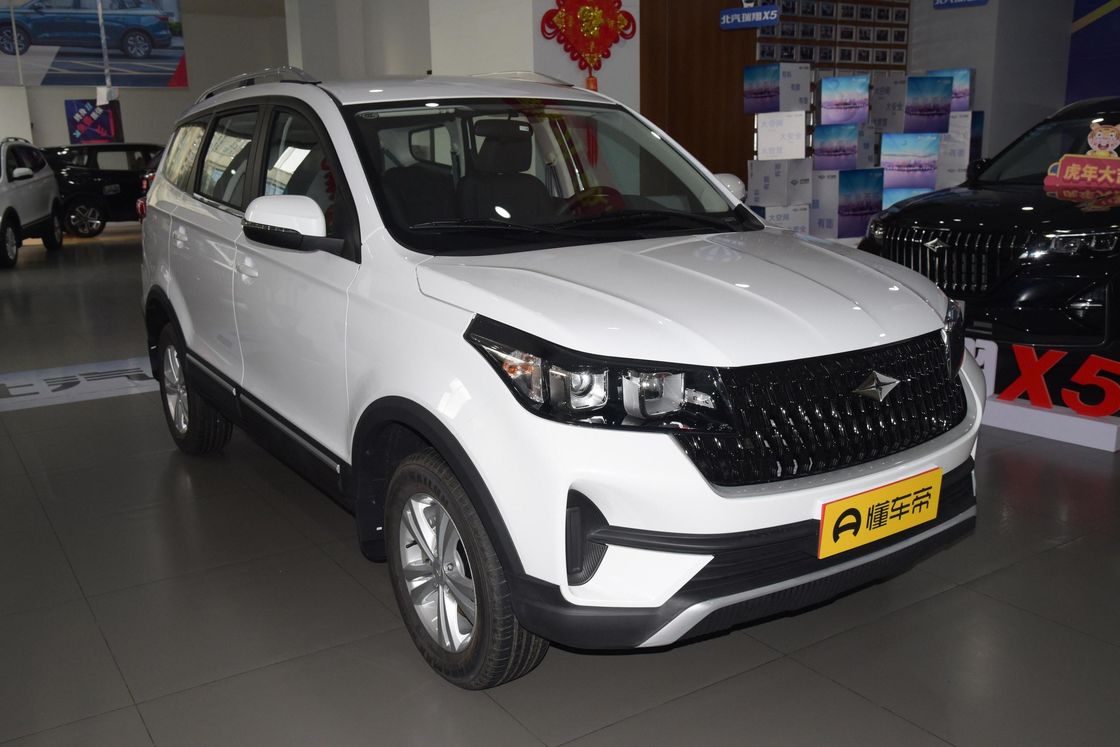 7-местный внедорожник с бензиновым двигателем BAIC RUIXIANG X3 Белый гибкий багажник
