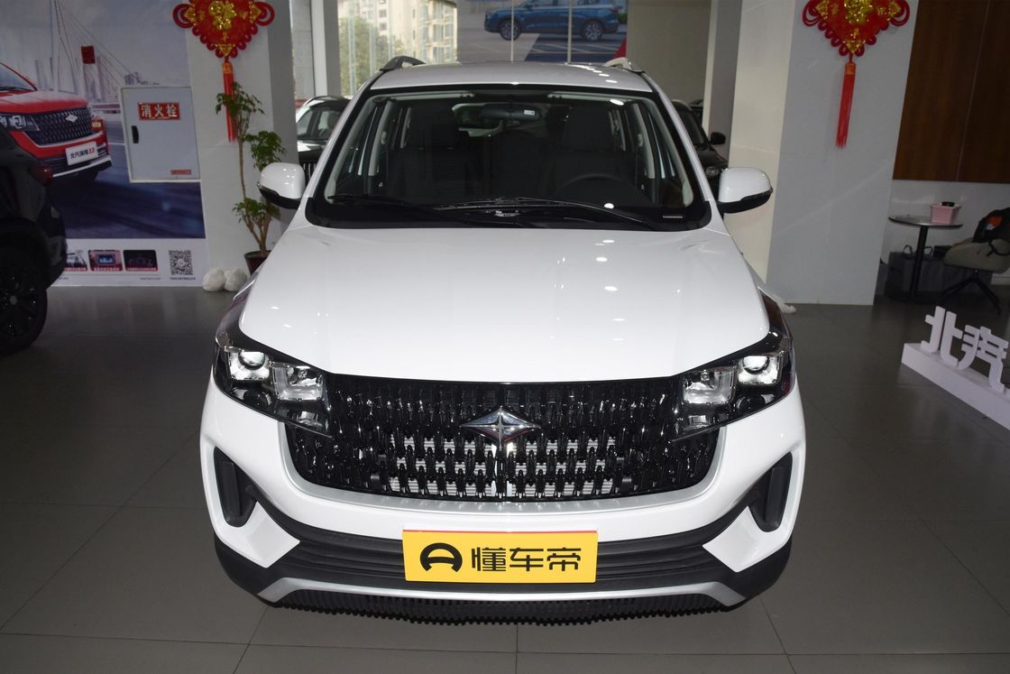 7-местный внедорожник с бензиновым двигателем BAIC RUIXIANG X3 Белый гибкий багажник