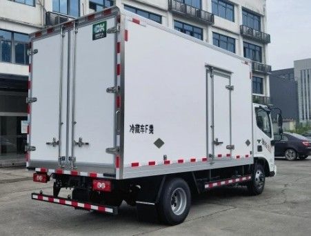 Фабричная прямая поставка Дизельное холодильное транспортное средство/4X2 холодильное транспортное средство 3 Пассажиры