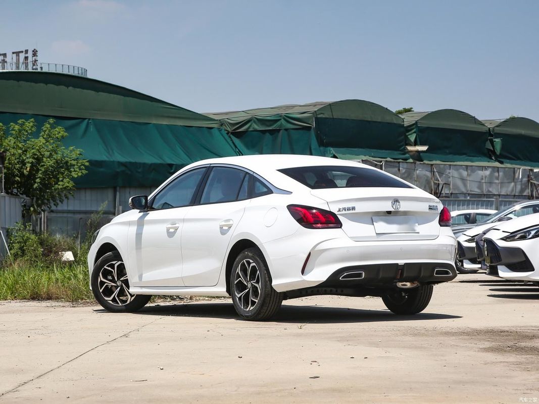 Горячая продажа 2023 MG5 1.5L 180DVVT 5 сидений 4 двери Автоматический седан Белый/желтый Бензиновый автомобиль Делюксная версия