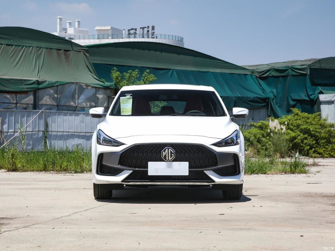 Горячая продажа 2023 MG5 1.5L 180DVVT 5 сидений 4 двери Автоматический седан Белый/желтый Бензиновый автомобиль Делюксная версия