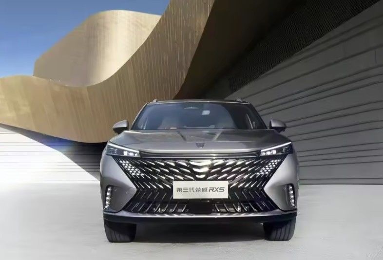 2024 популярный бензиновый автомобиль с 24,6-дюймовым полностью ламинированным высококачественным двойным экраном на складе